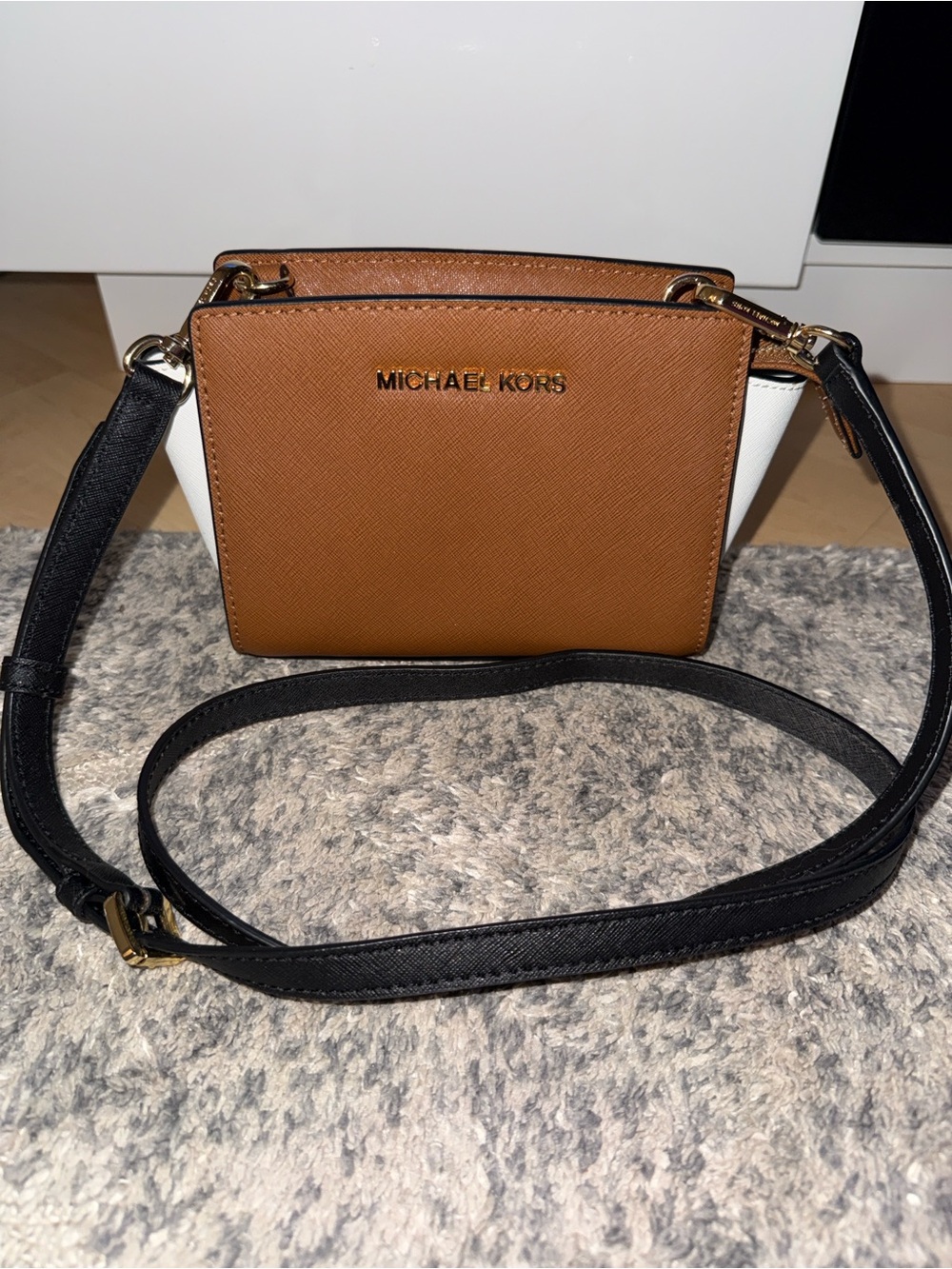 Michael Kors Selma Messenger/Crossbody, Saffiano Leather, Tricolor design
